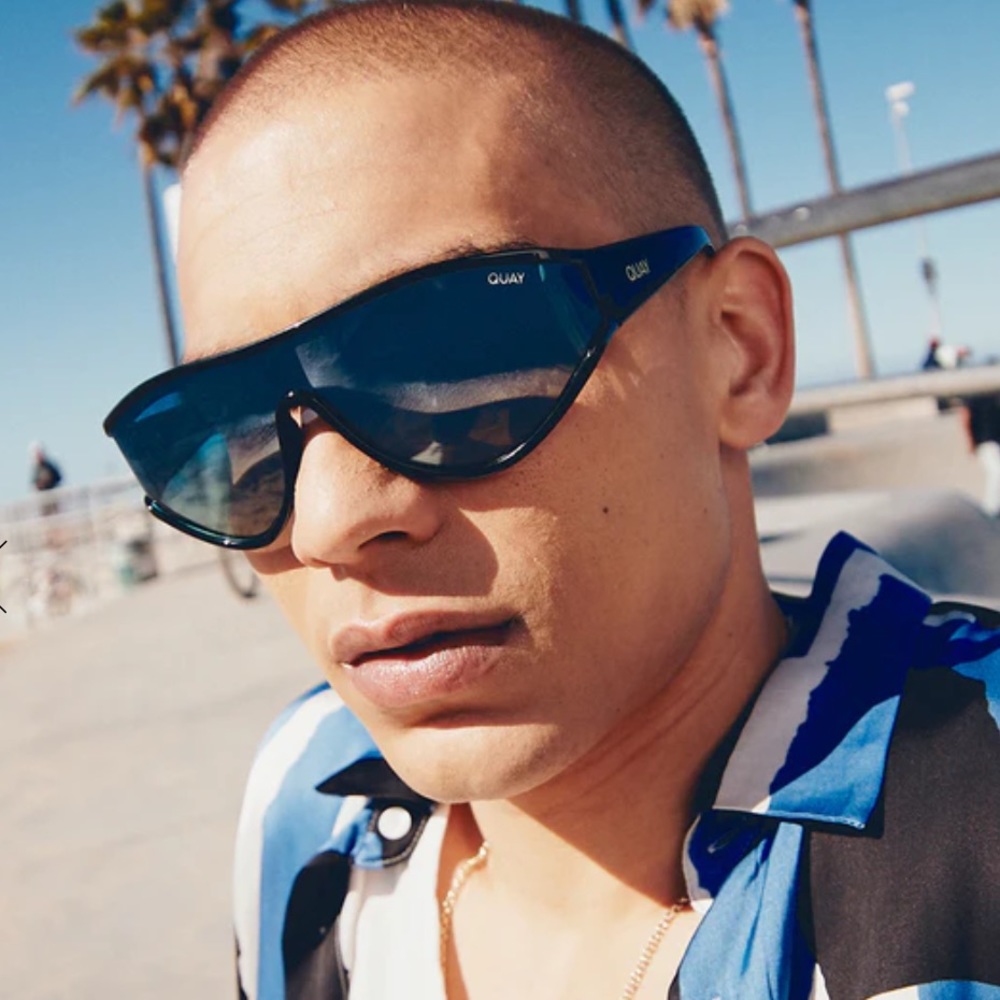 QUAY oversized black/blue sunglasses - Picture 4 of 5